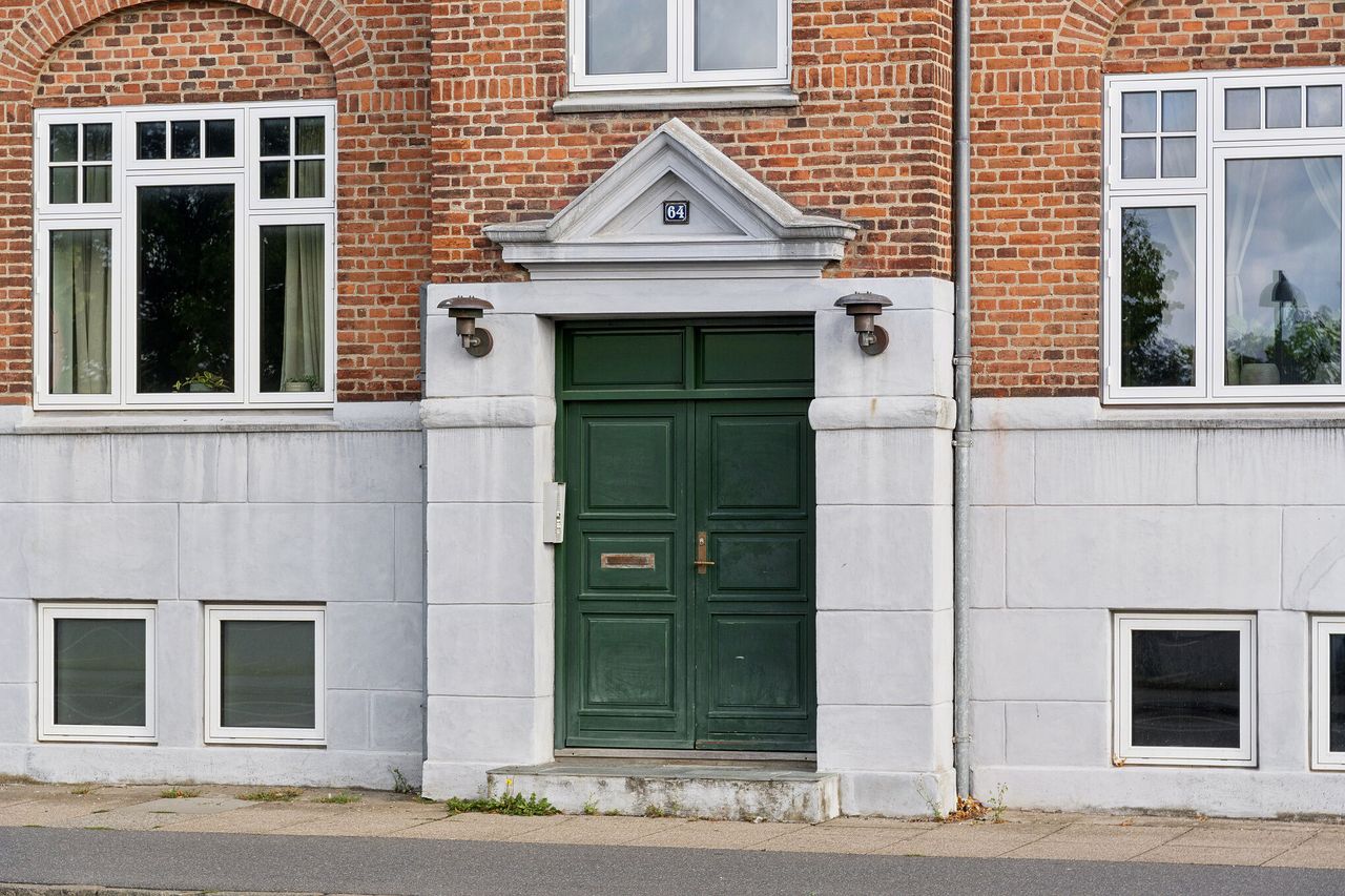 image 03